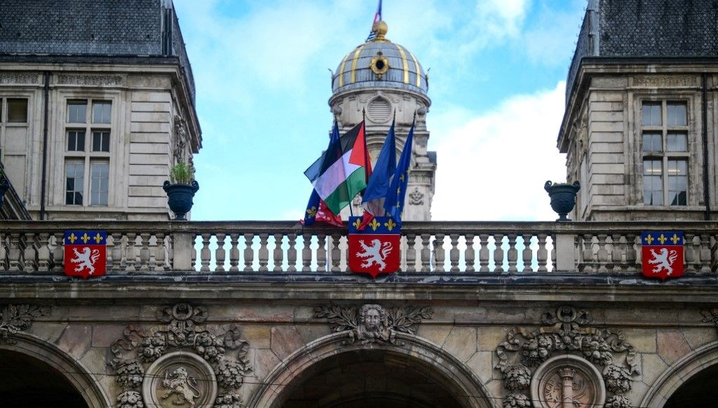 fransada 21 belediyeye filistin bayragi asildi FvjNPZcd