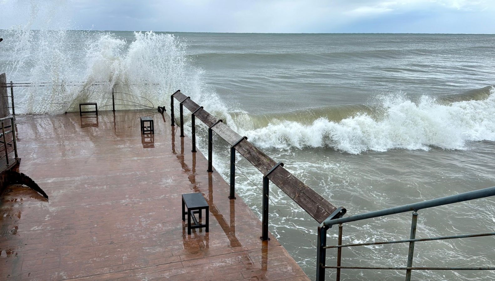 orduda kuvvetli ruzgar dalga boyu 5 metreye ulasti kXMQuFxE