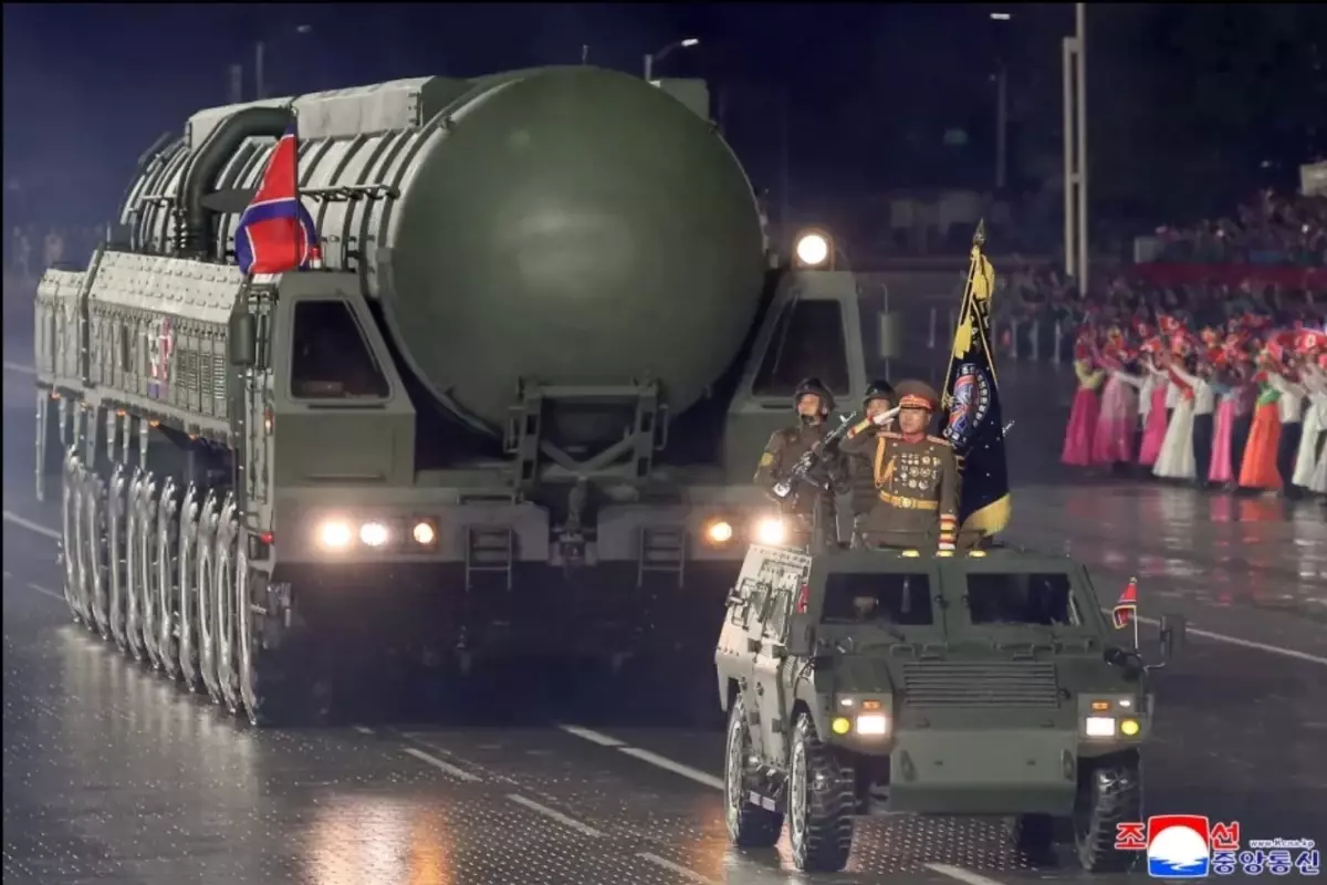 kim jong un tarihin en guclu nukleer silahini tanitti I2VQIw8w