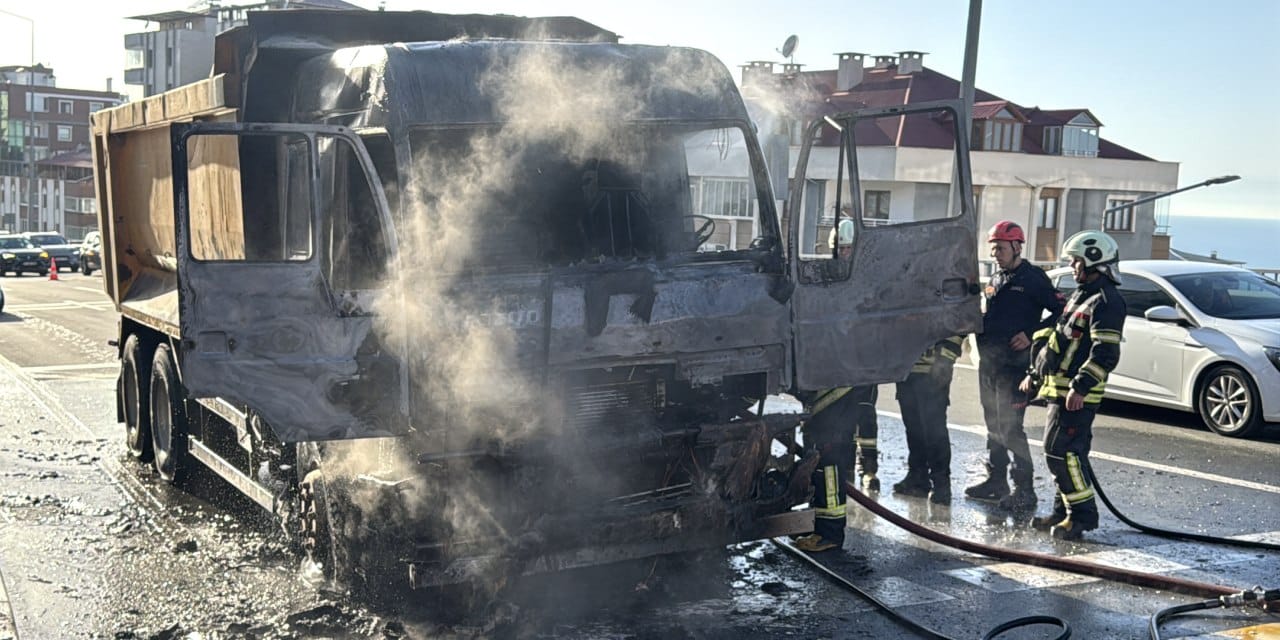 Hafriyat Yüklü TIR, Seyir Halindeyken Yangın Çıkardı