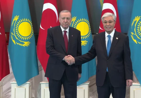 erdogan-kazakistan-cumhurbaskani-tokayev-ile-bir-araya-geldi-HSgmK7Sh