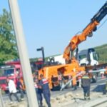 Havalimani yolunda kaza kamyon devrildi otomobil takla atti WGZvwWvs